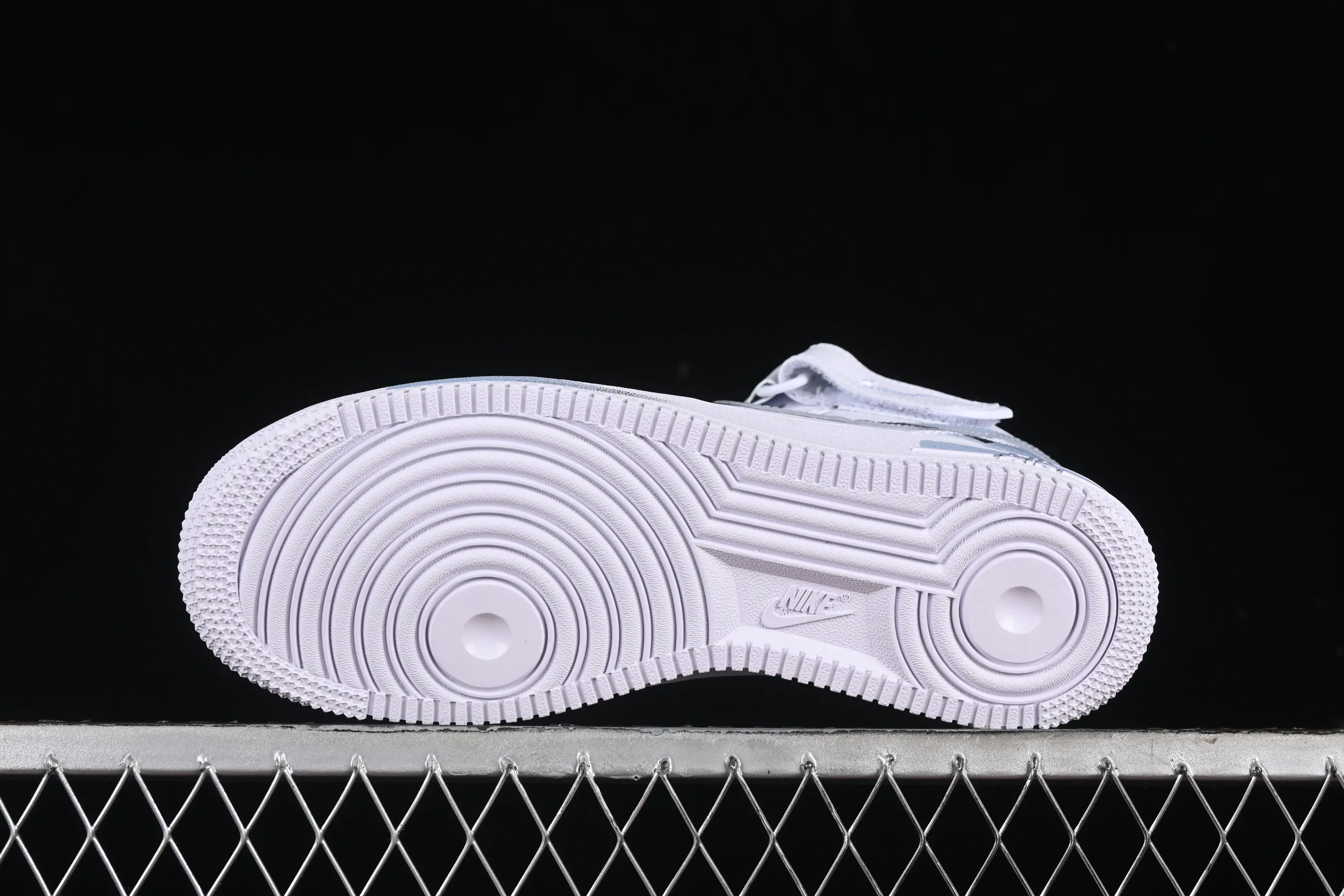 All categories Nk Air Force 1 Air Force series Nk Air Force 1 Mid Air Force mid-top Nk Air Force 1 Mid Hand-painted Fractured Three-hook shadow Inkjet painting Air Force 1 strap mid-top casual sneakers CW2289-111